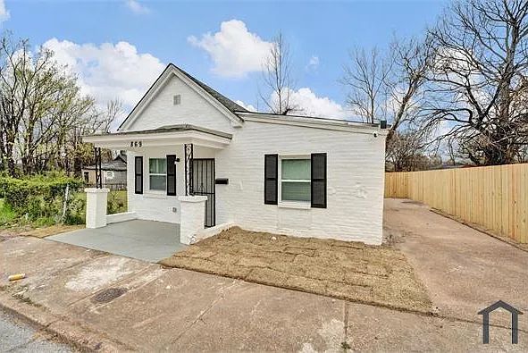 869 N Montgomery St — Photo 17