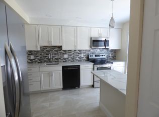 18 Dickens Sq, Lutherville Timonium, MD 21093