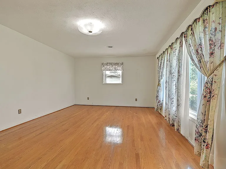 208 Hogan Ave — Photo 22