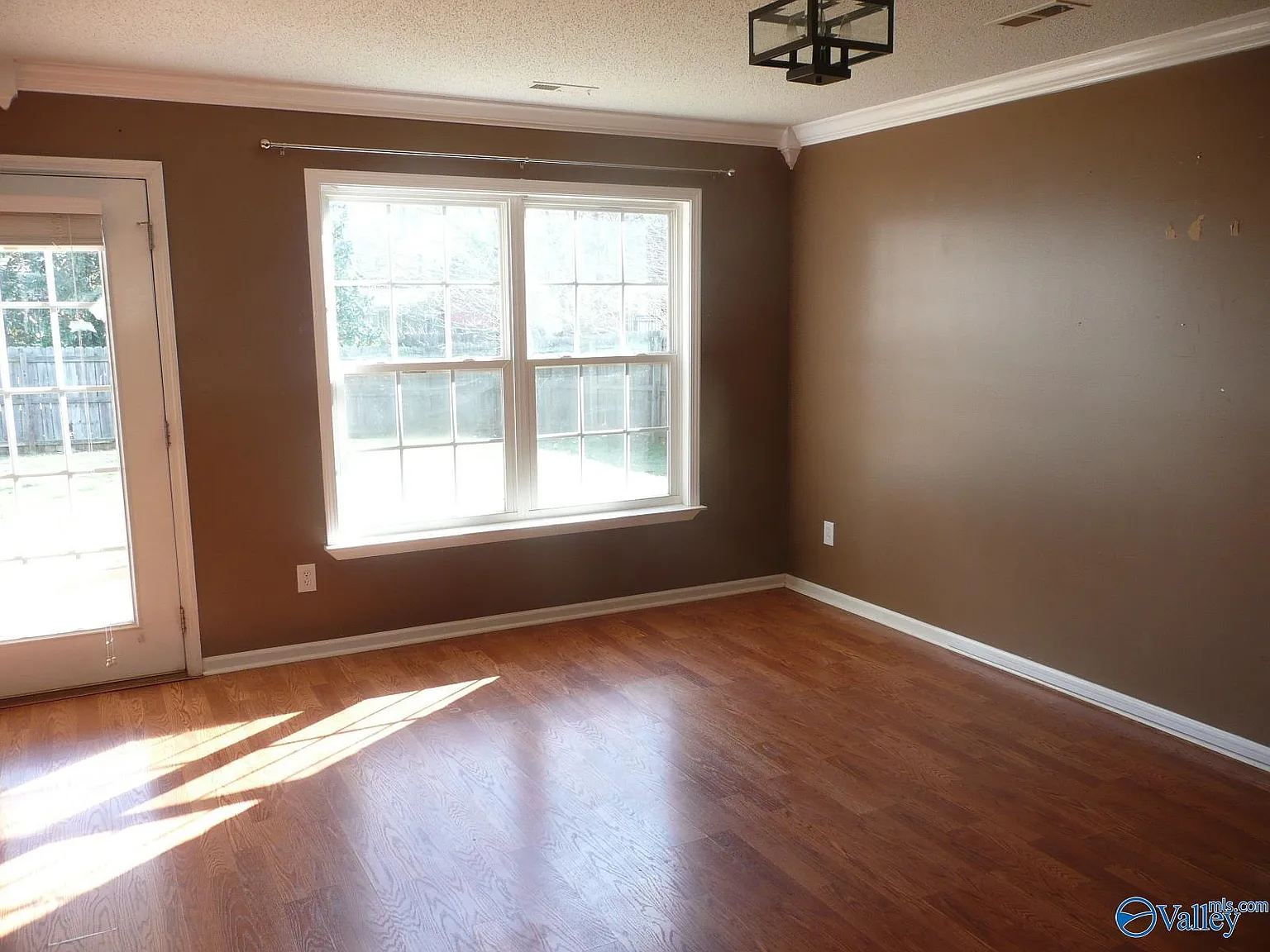 3 bed, 2.5 bath, 1662 sqft, $1,625 — Photo 2