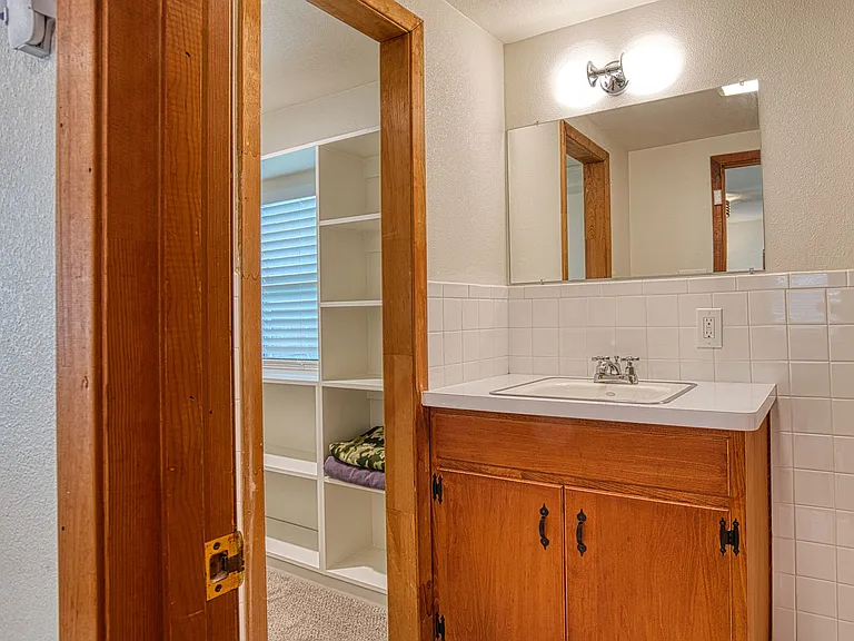 201 White Dr — Photo 20
