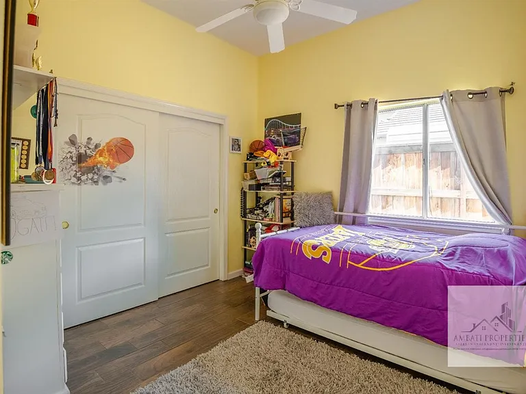 933 N Burgan Ave — Photo 11