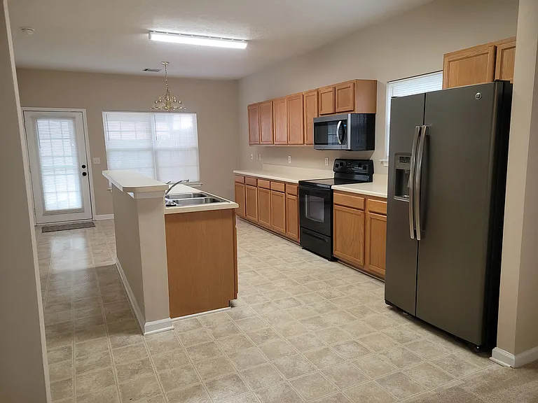 219 Wyndom Ct — Photo 3