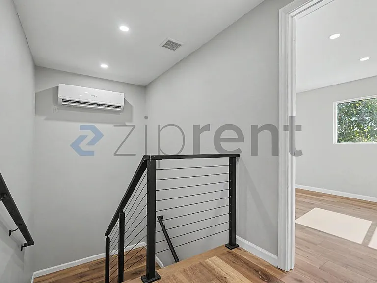 1204 W 50th St — Photo 16