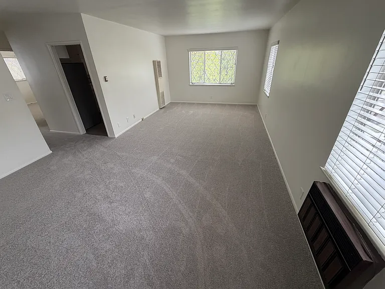1130 N Louise St — Photo 9