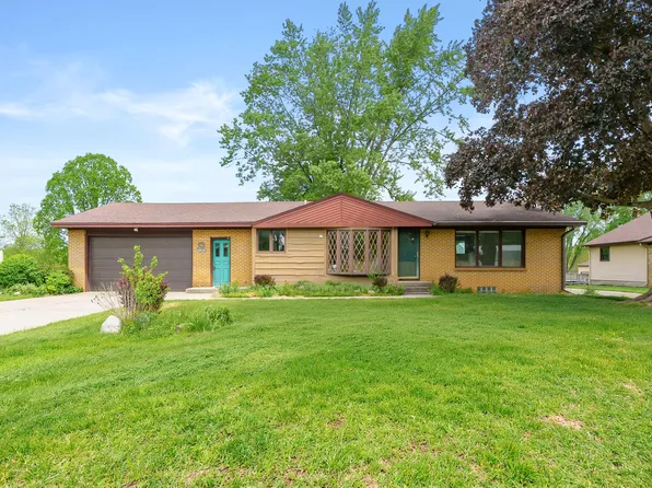 1015 Chippewa St, Jenison, MI 49428