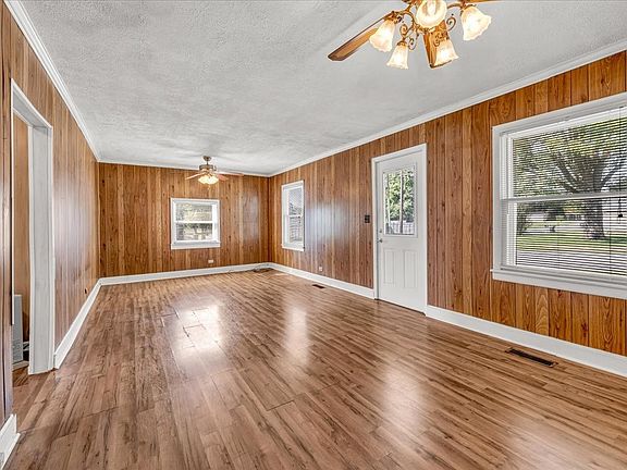 4th image of 416 Juniper Ln