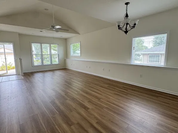 Fawn Valley South, 300 Reagan Dr, Lansing, KS 66043