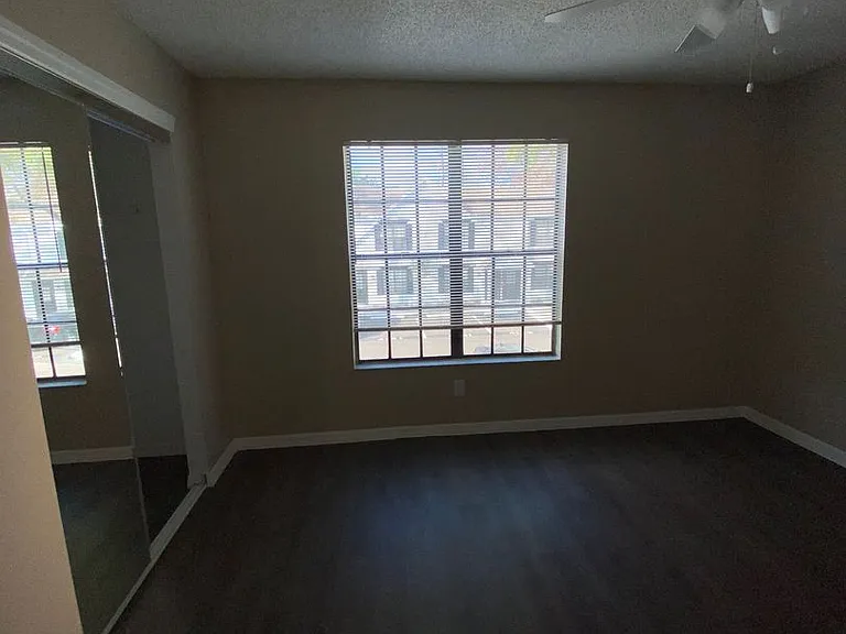 Saint Andrews Square Townhomes — Photo 10