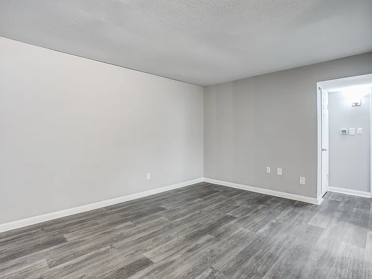 Bellaire Oaks Apartments — Photo 15
