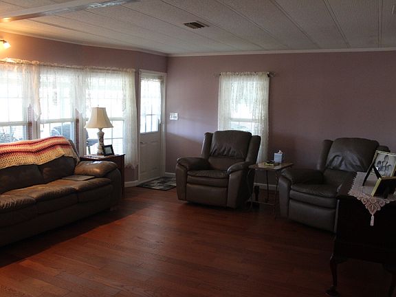 Front door/livingroom