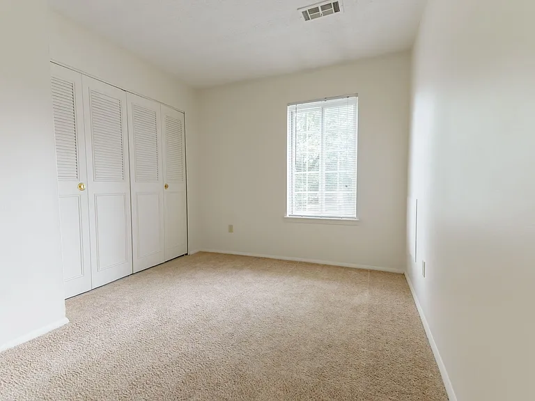 Windsor Gardens Apartments — Photo 99