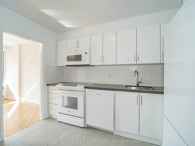 10 Shallmar Blvd #703 — Photo 8