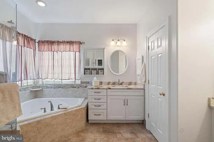 2707 Glendas Way — Photo 32