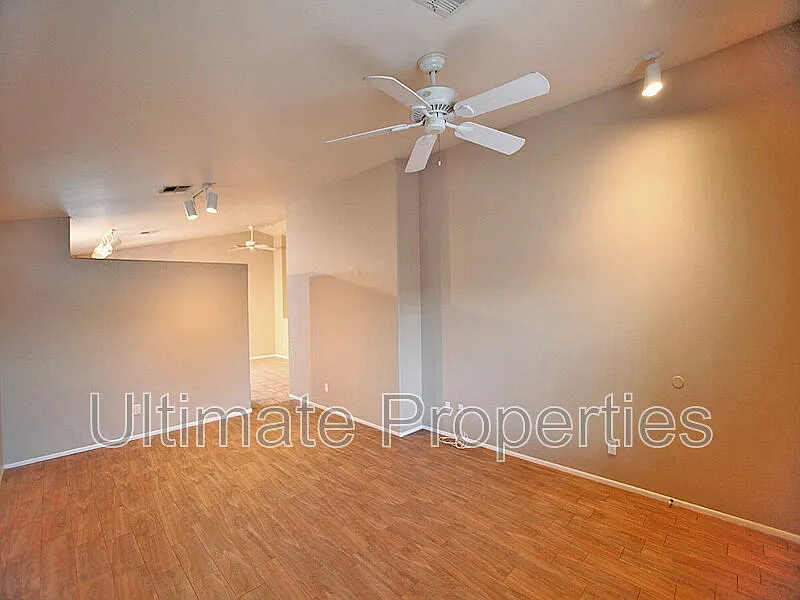 Building Photo - 3011 W Zachary Dr
