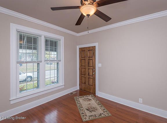 3rd image of 912 Hess Ln