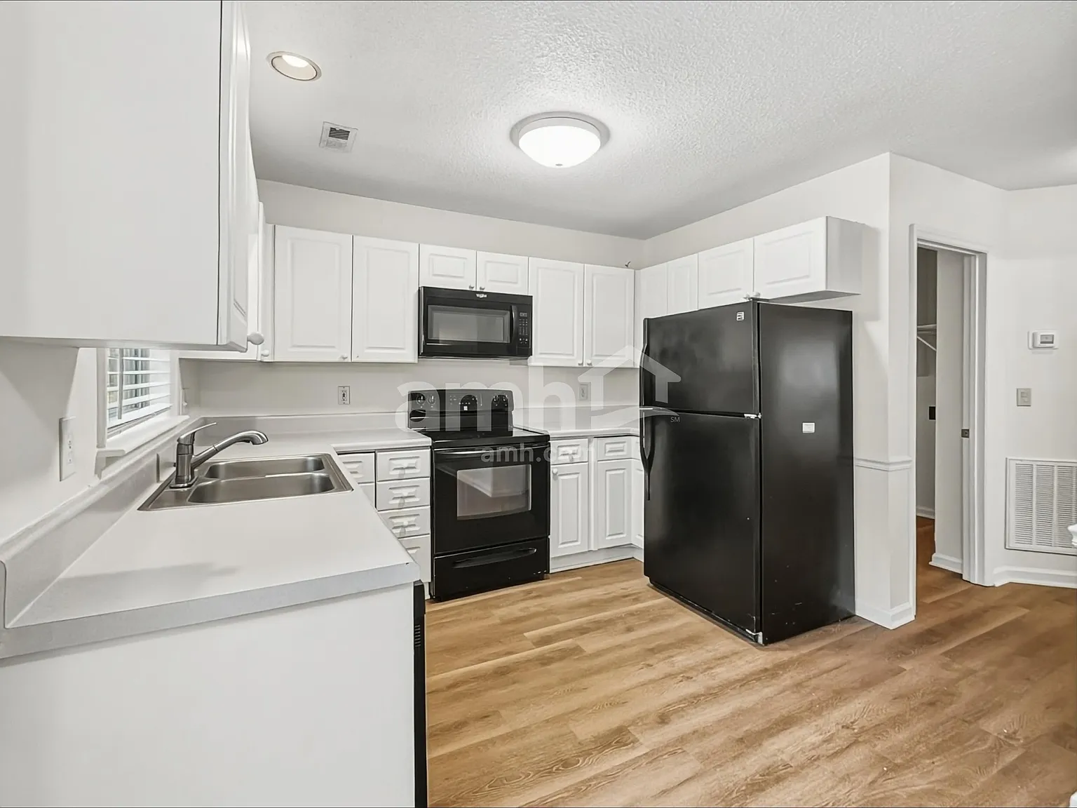 4 bed, 2.5 bath, 1820 sqft, $2,125 — Photo 3
