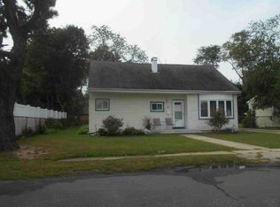 31 Emerald Ln N, Amityville, NY 11701