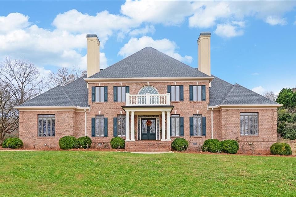 1st image of 2047 Riverwood Dr