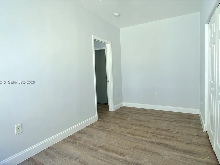 1142 SW 4th St #17 — Photo 8