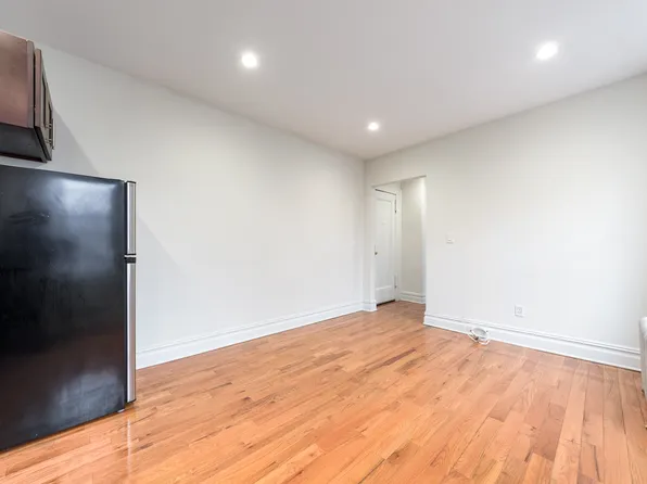 32-02 34th Avenue image 3 of 6