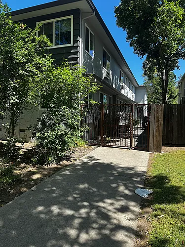3317 W St #3 Photo 1