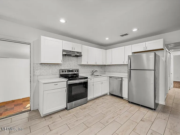 3919 Skycrest Dr — Photo 57