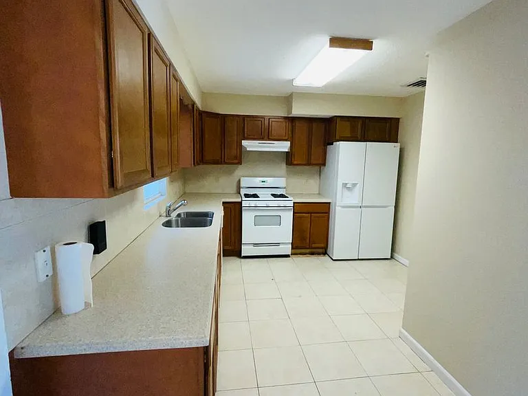 1701 Sunrise Blvd — Photo 5