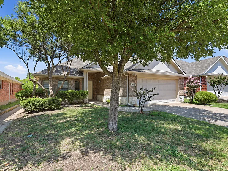 4504 Leeds Dr — Photo 1