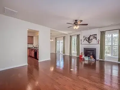 3 bed, 2.5 bath, 1750 sqft, $2,175 — Photo 4