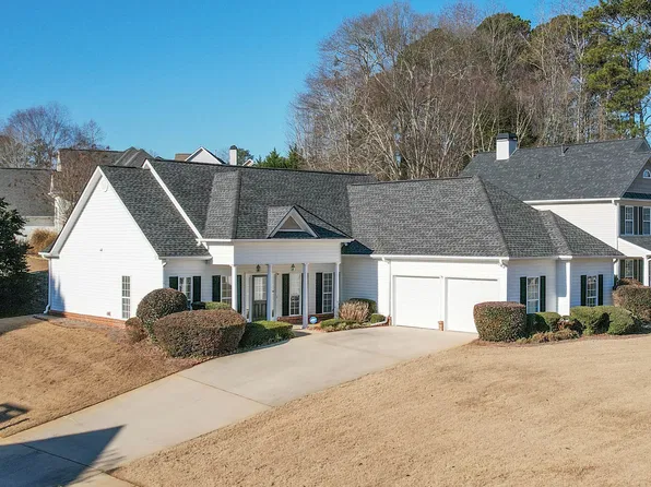 40 Oak Shores Dr, Newnan, GA 30265