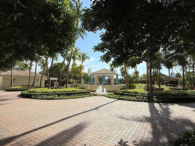 19501 W Country Club Dr #1212 — Photo 9