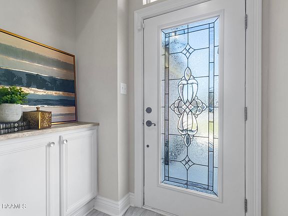3rd image of 132 Windermere Cir