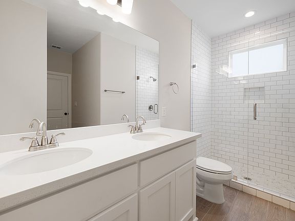 2nd image of 910 W Star Flower St