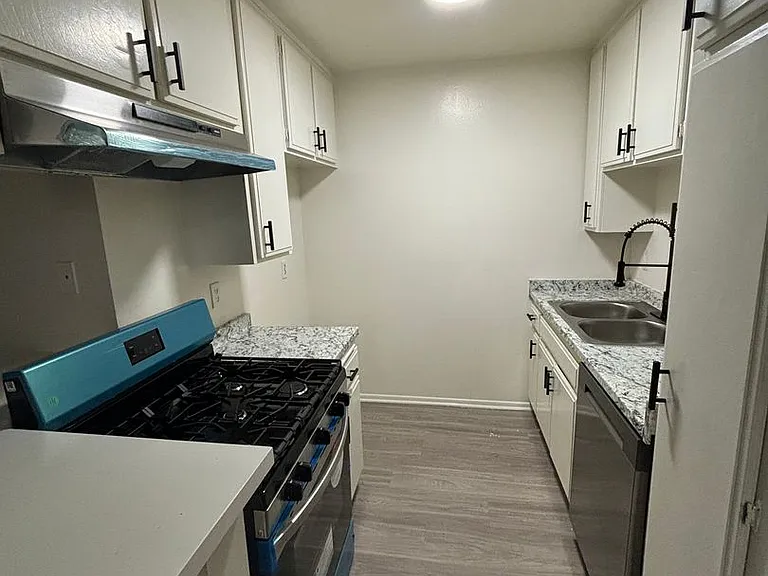 WOODCREST APARTMENTS — Photo 43