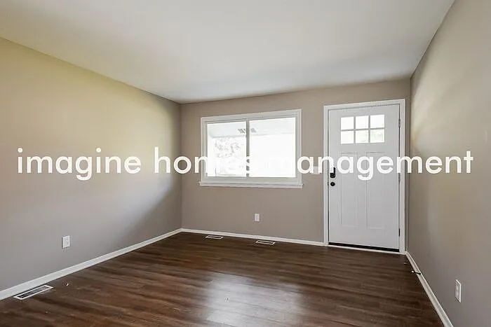 4 bed, 1.0 bath, 1469 sqft, $2,095 — Photo 4