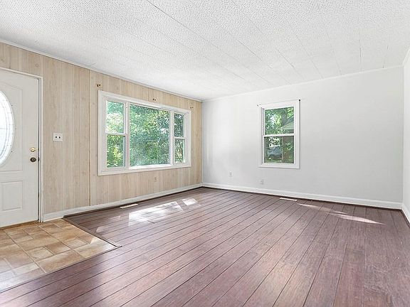 3rd image of 304 Sunrise Cir