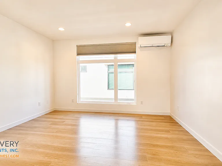 3235 Louise St #C — Photo 42
