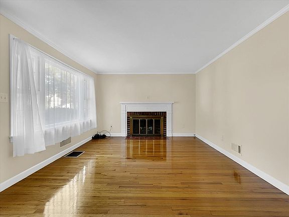 4th image of 31 Chipman Rd