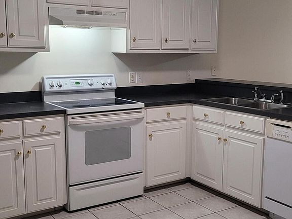 5th image of 2905 Lee Ct #A