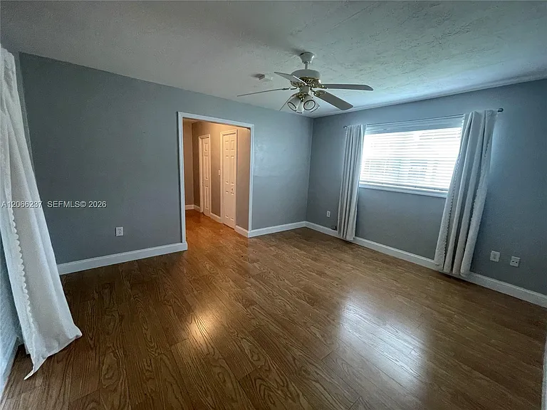 9301 SW 54th St — Photo 18