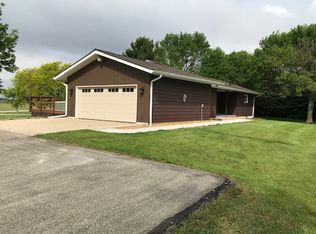 436 W Schrock Rd, Waterloo, IA 50701