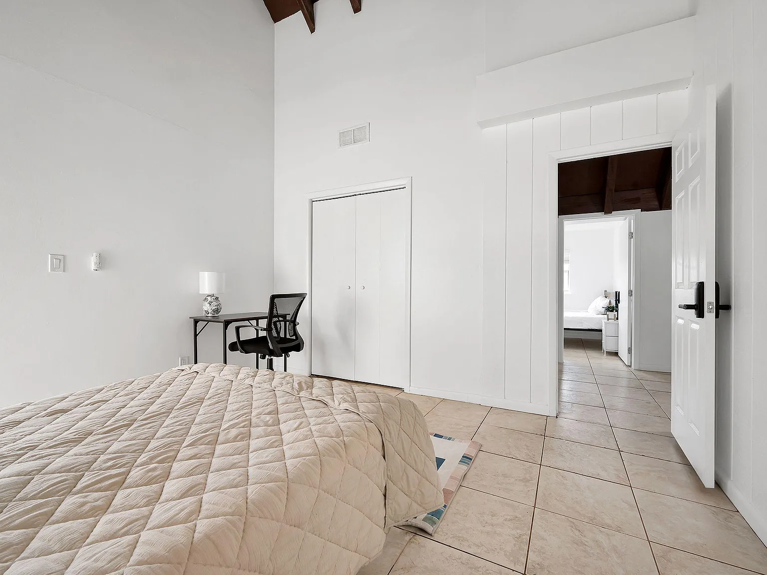 4 bed, 2.0 bath, 1300 sqft, $1,572 — Photo 2