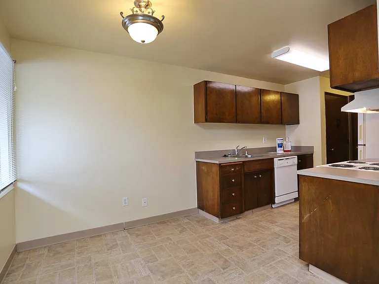 Executive Estates — Photo 6