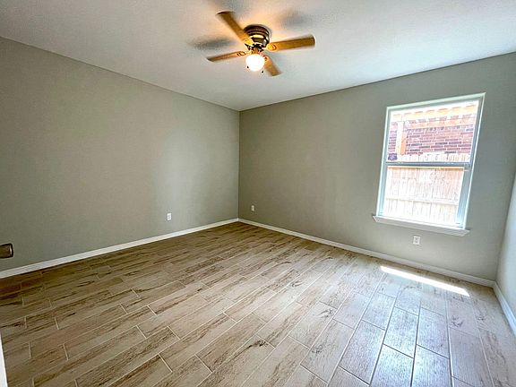 3rd image of 2802 Primrose Ave #2