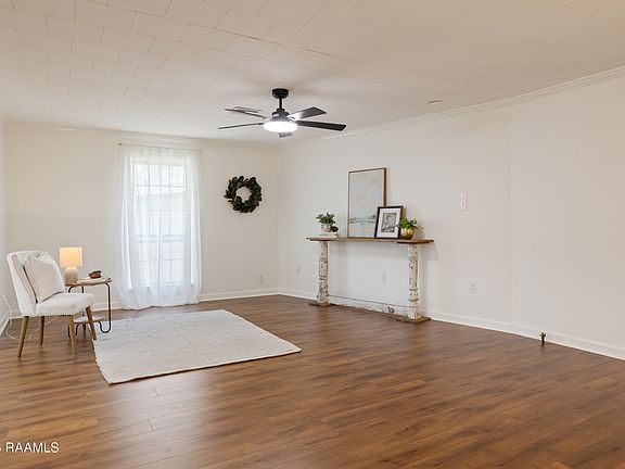 3rd image of 631 Everette St