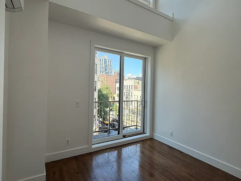 83 Graham Ave #4C — Photo 2