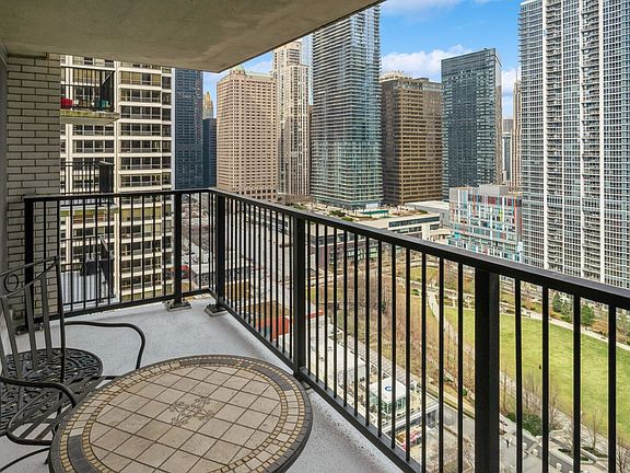 4th image of 400 E Randolph St APT 2518