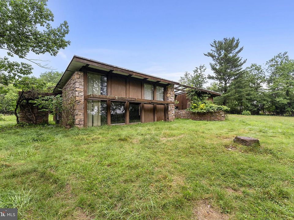 1st image of 2935 Whitehall Rd