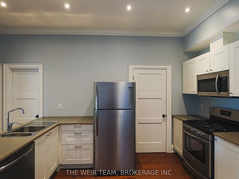 672 Broadview Ave #MAIN — Photo 8
